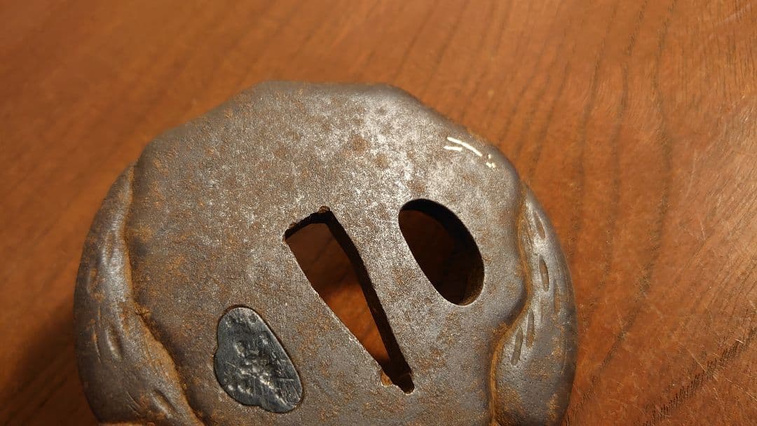 武具 鍔　金象嵌　象嵌　脇差 目貫 丸形 アンティーク刀剣　装具　刀装具　１客