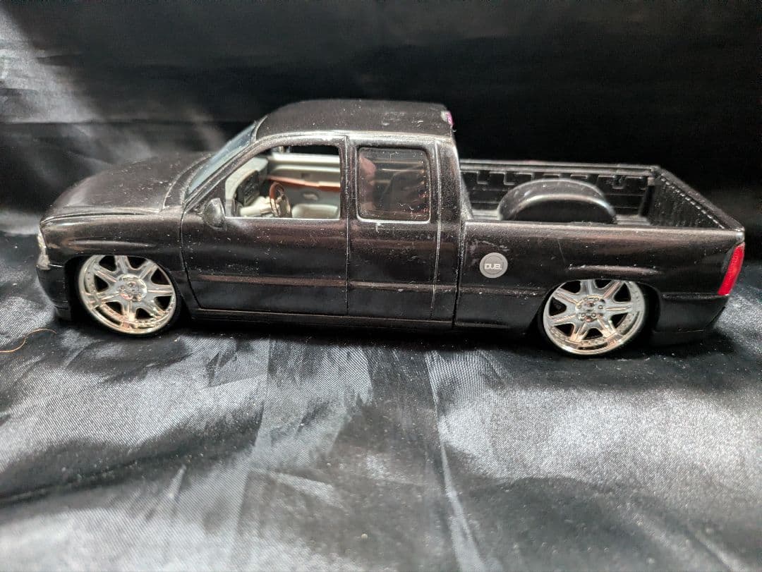 jada 2002 シボレー シルバラード　1/24 DUB CITY