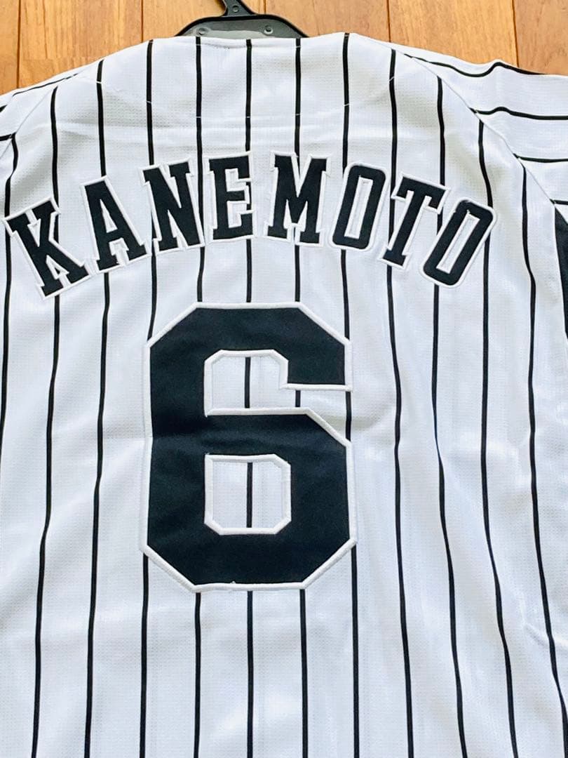 のぶ　新品未使用　阪神タイガース 金本知憲 6番 ユニフォーム L 刺繍