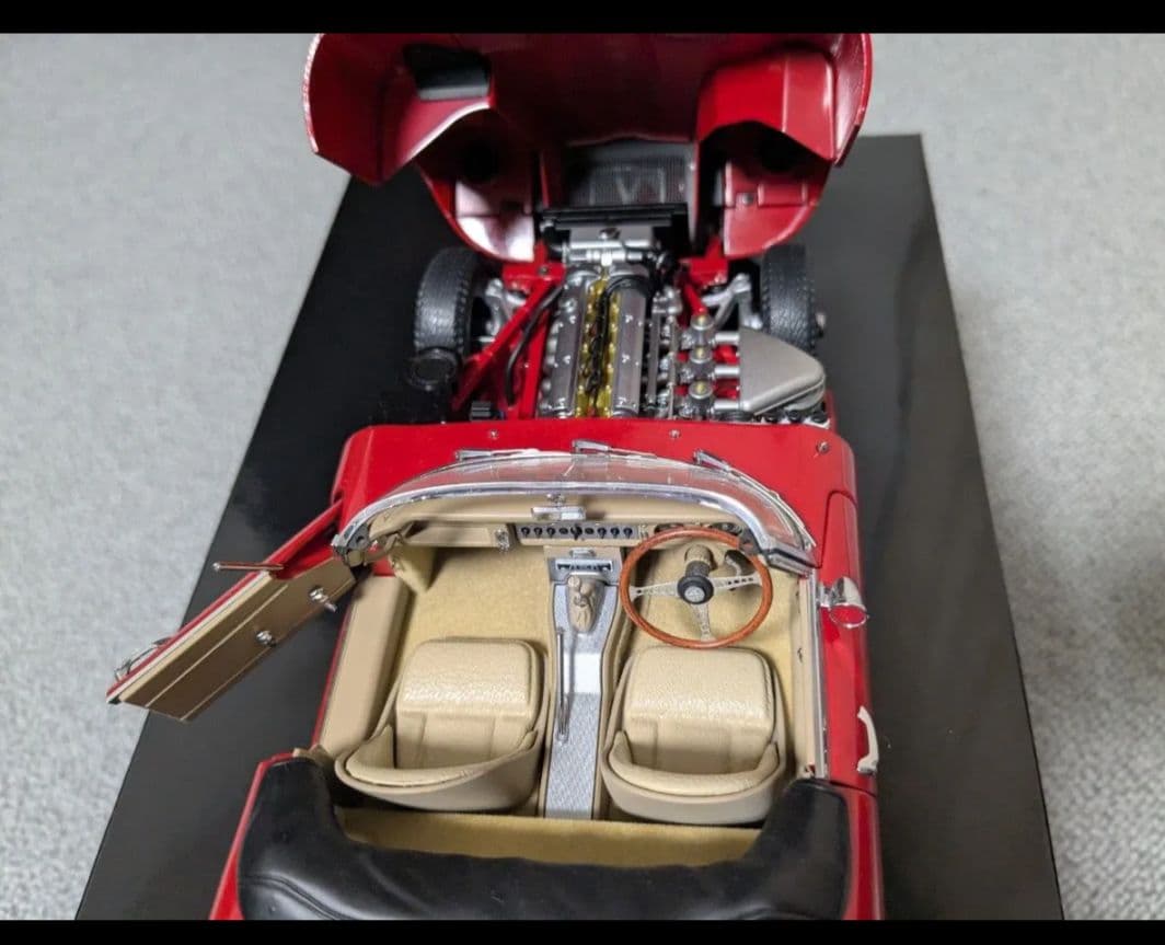 オートアート　1/18スケール　Jaguar E-type Roadster