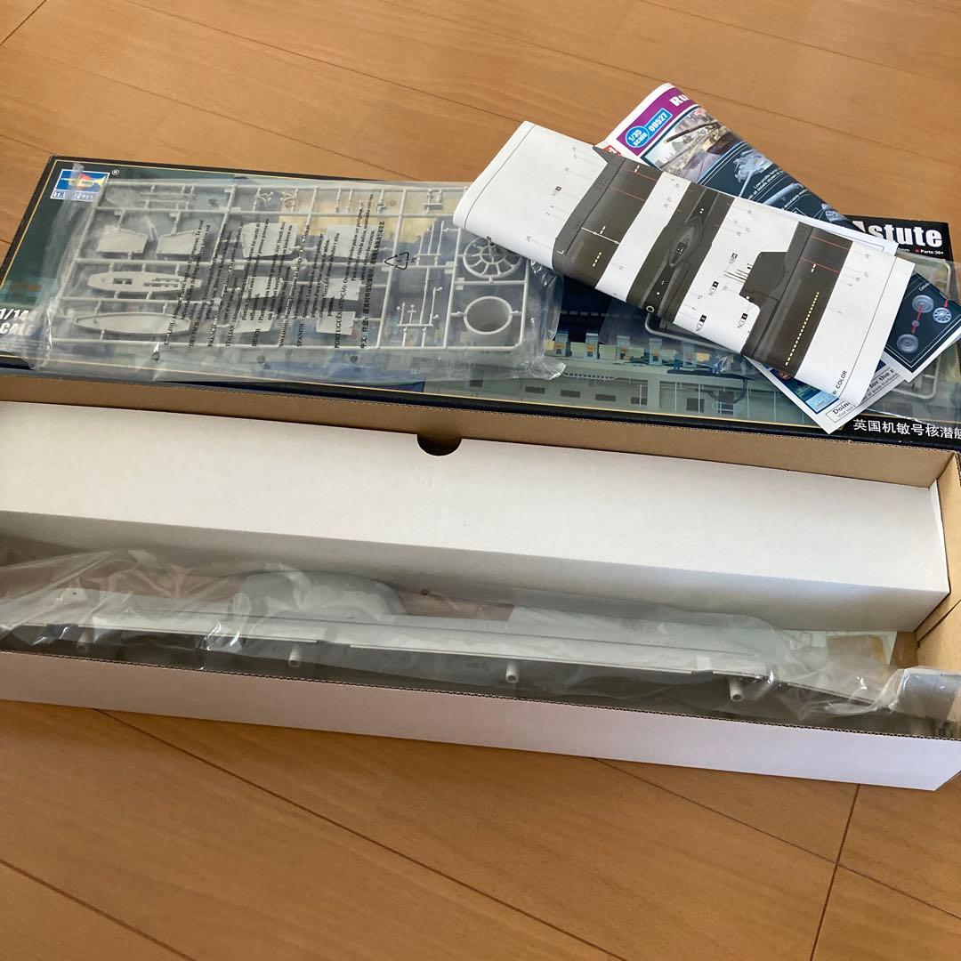 イギリス海軍原子力潜水艦HMS Astute アスチュート　1/144