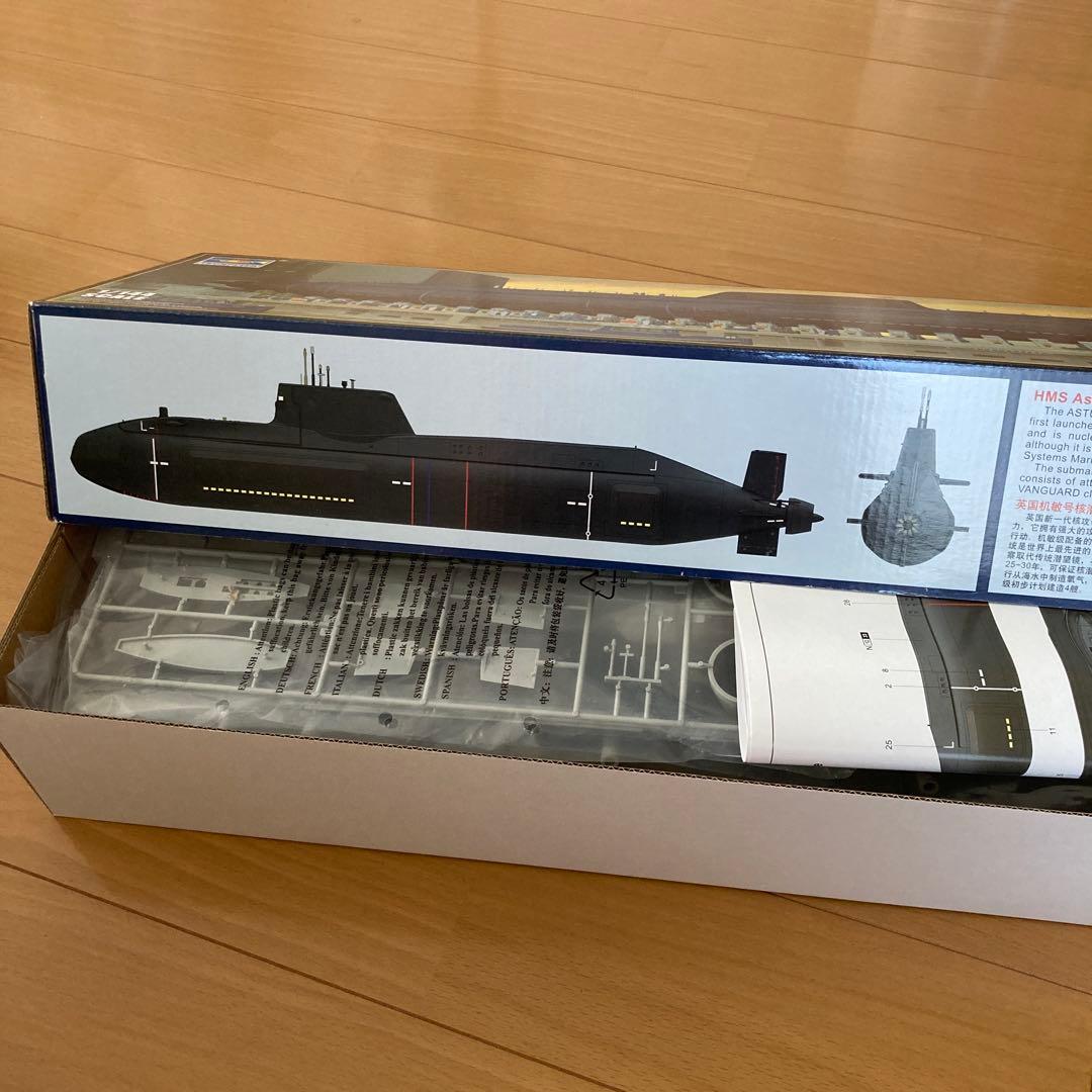 イギリス海軍原子力潜水艦HMS Astute アスチュート　1/144