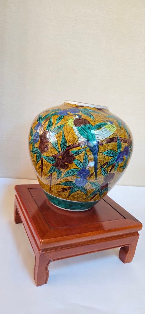 九谷焼角福印壺台座付き