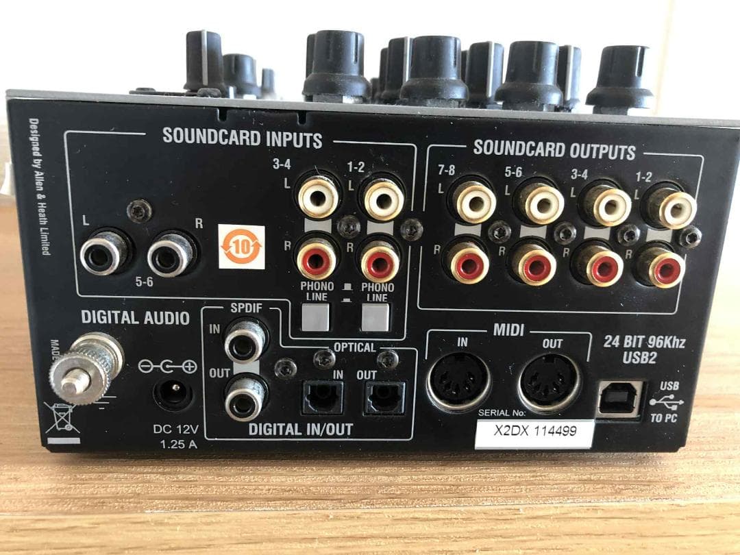 Allen & Heath XONE: 2D オーディオMIDIインターフェイス