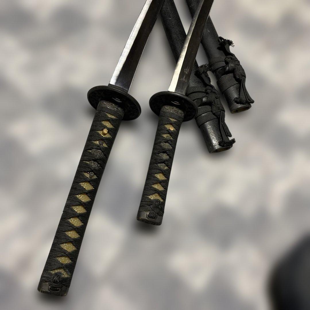 模造刀大小２本 黒柄 鶴松楕円鍔 黒梨地鞘