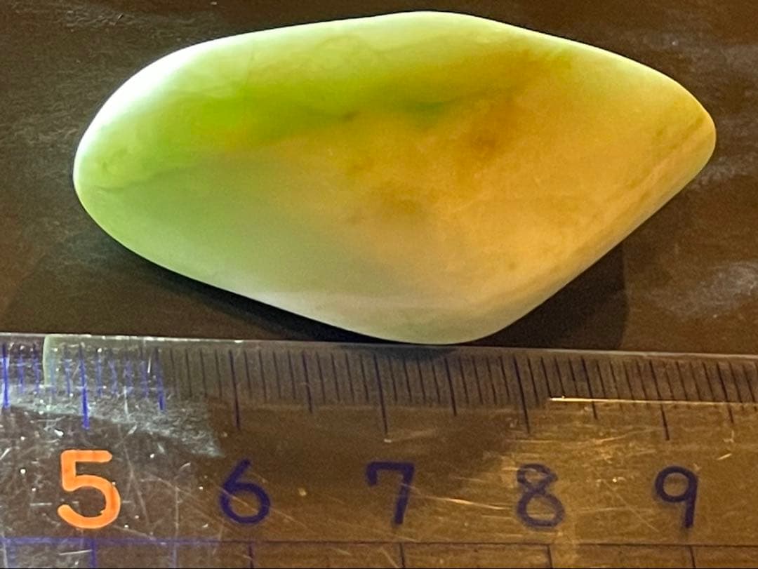 糸魚川産　翡翠原石　天然　鑑賞石　国石 約27g