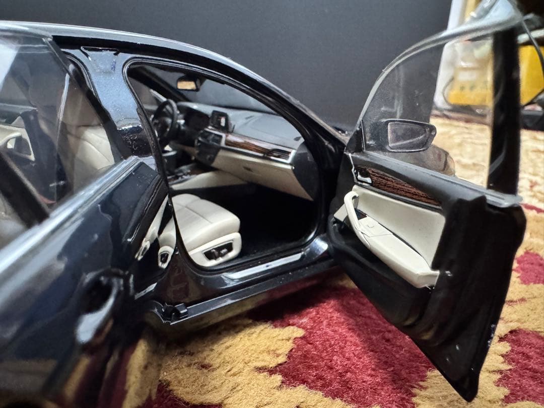 京商 1/18  5シリーズ G30 ブラックメタリック 5 Series