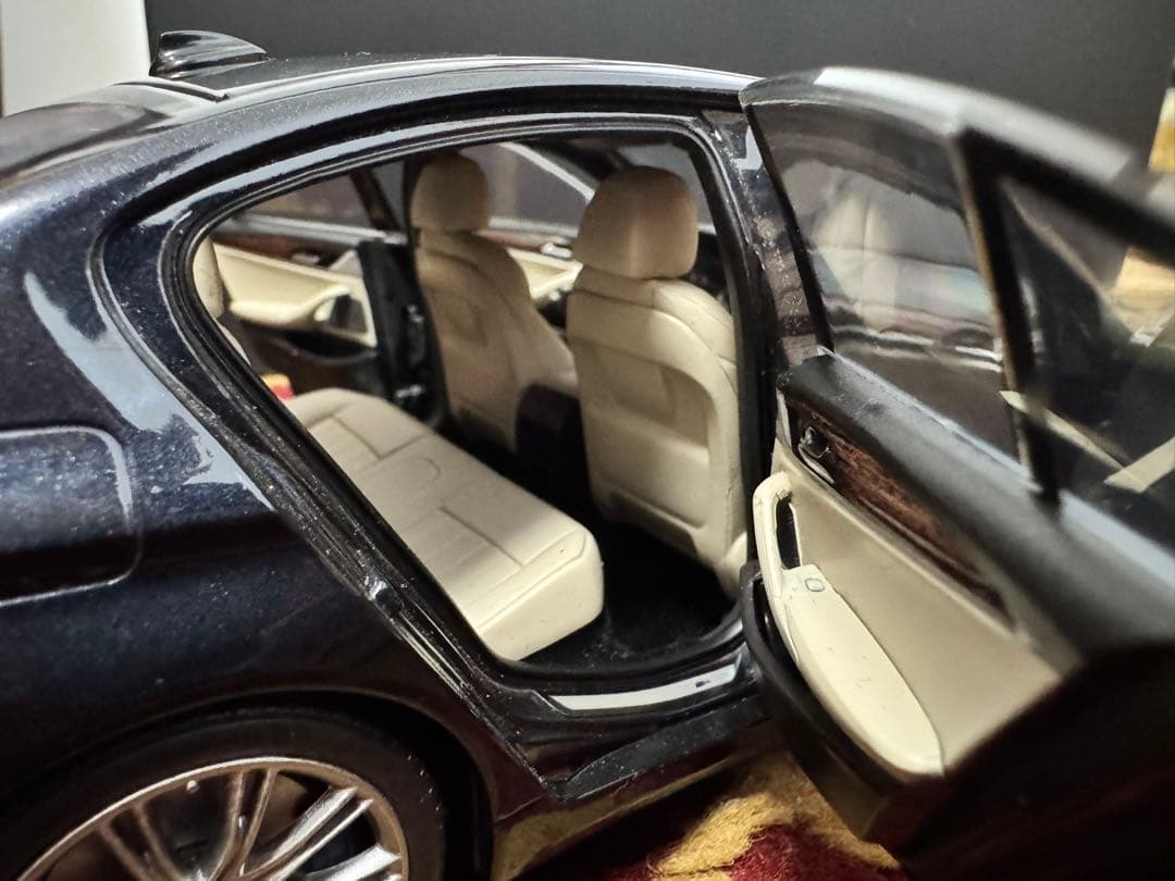 京商 1/18  5シリーズ G30 ブラックメタリック 5 Series