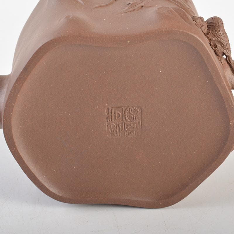 中国　紫砂　朱泥　栗鼠果実文　急須　茶壷　在銘　C　6411