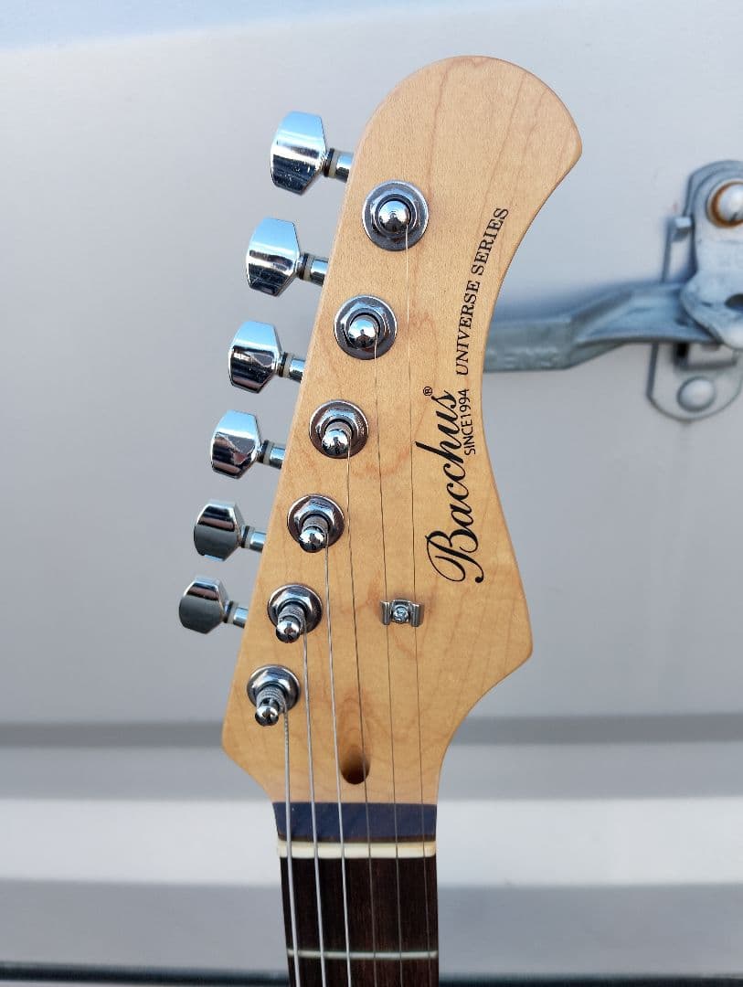 【美品】Bucchus　UNIVERSE　BST-1R SW　エレキギター