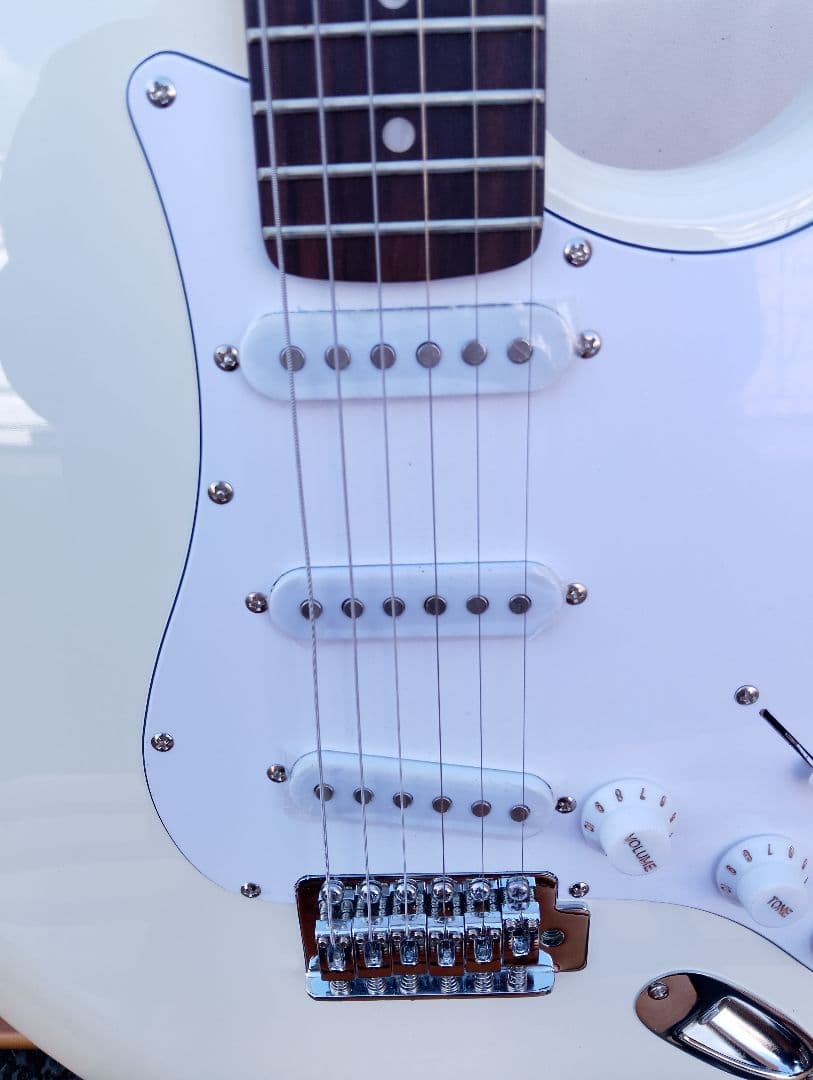 【美品】Bucchus　UNIVERSE　BST-1R SW　エレキギター