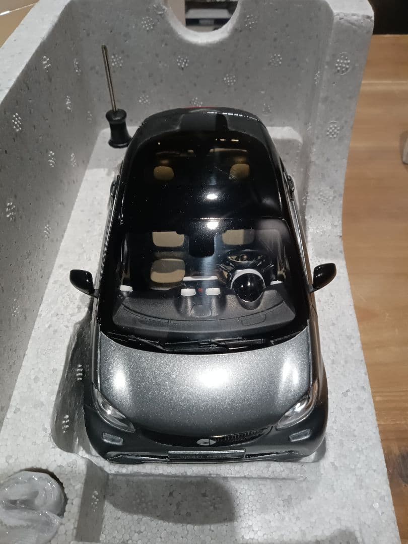 1/18 スマート　フォーツー　ディーラー品　ミニカー　ブラック×グレー