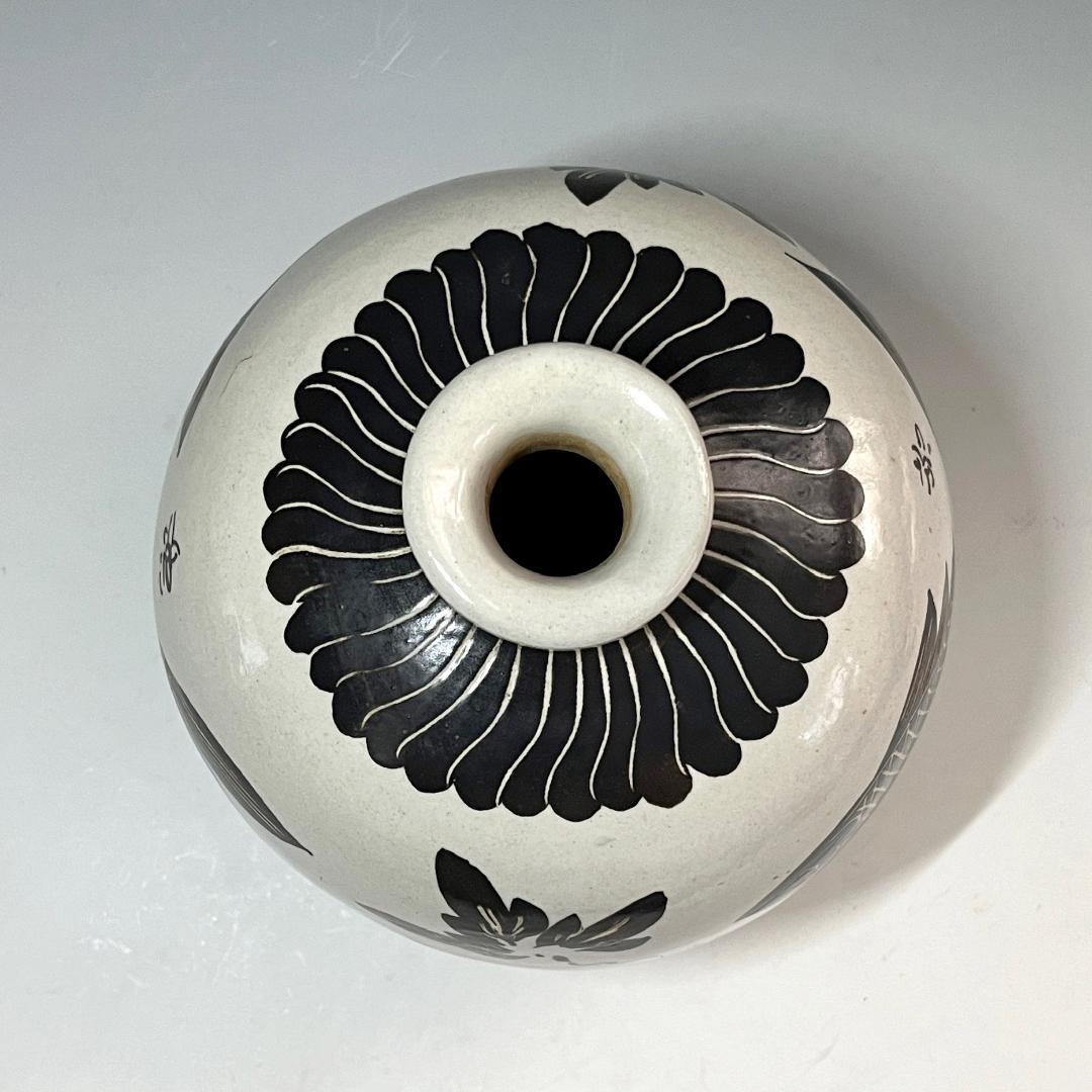 唐物 磁州窯 白地陰刻文魚紋瓶 白化粧無地陶 灰褐色 刻線文 SN83