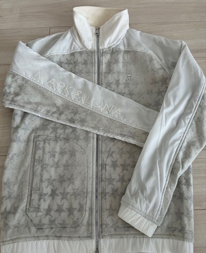 マーク&ロナ 胸スカル/袖MLウォームストレッチジップアウター　オフホワイト