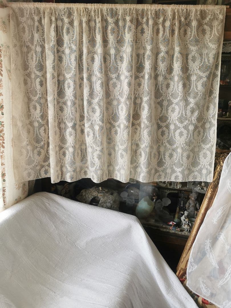 アンティークノッティンガムマドラスレース 美しい花冠リボン 幅広カーテンパネル