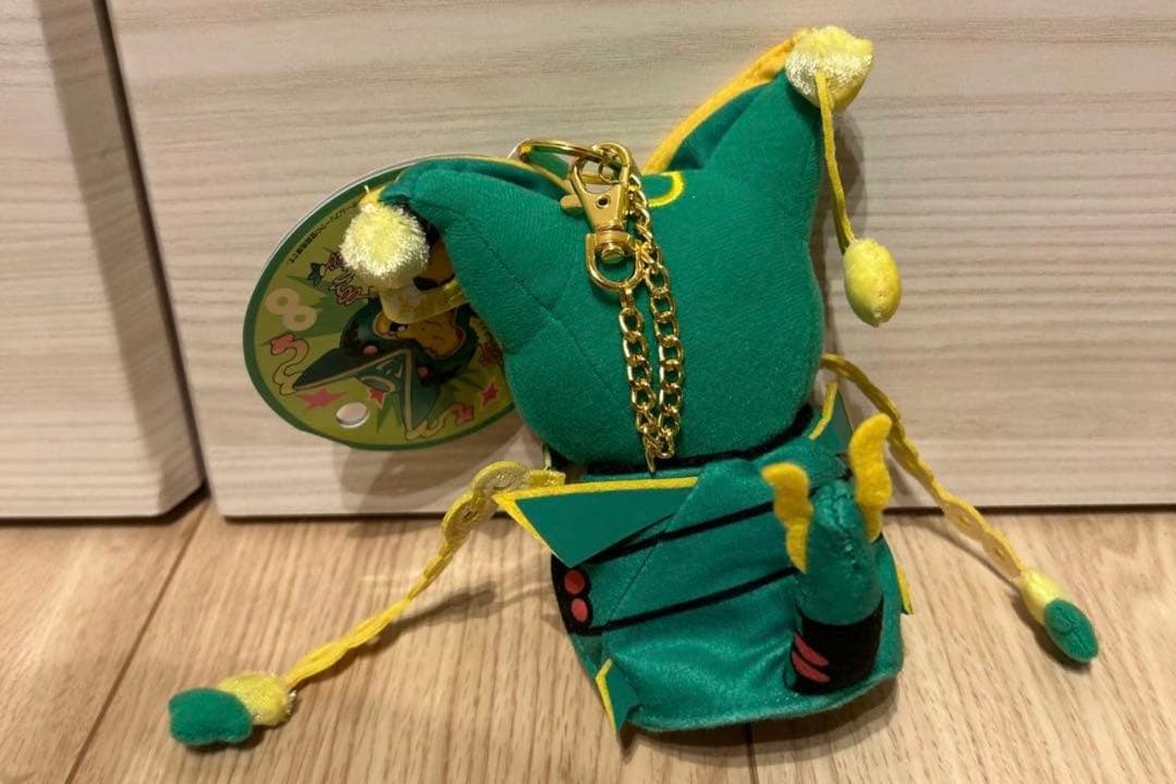 ポケモンセンター ぬいぐるみマスコット メガレックウザのポンチョを着たピカチュウ