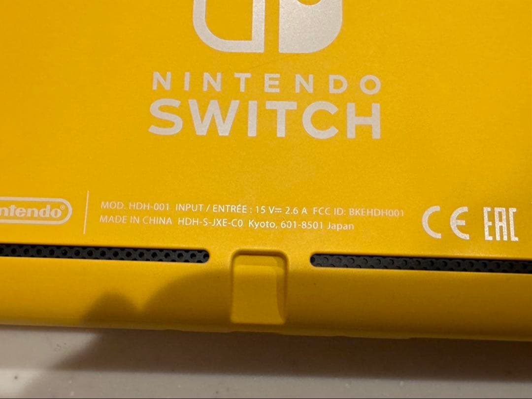 【ほぼ未使用】Switch Lite イエロー 本体・箱・充電器付き
