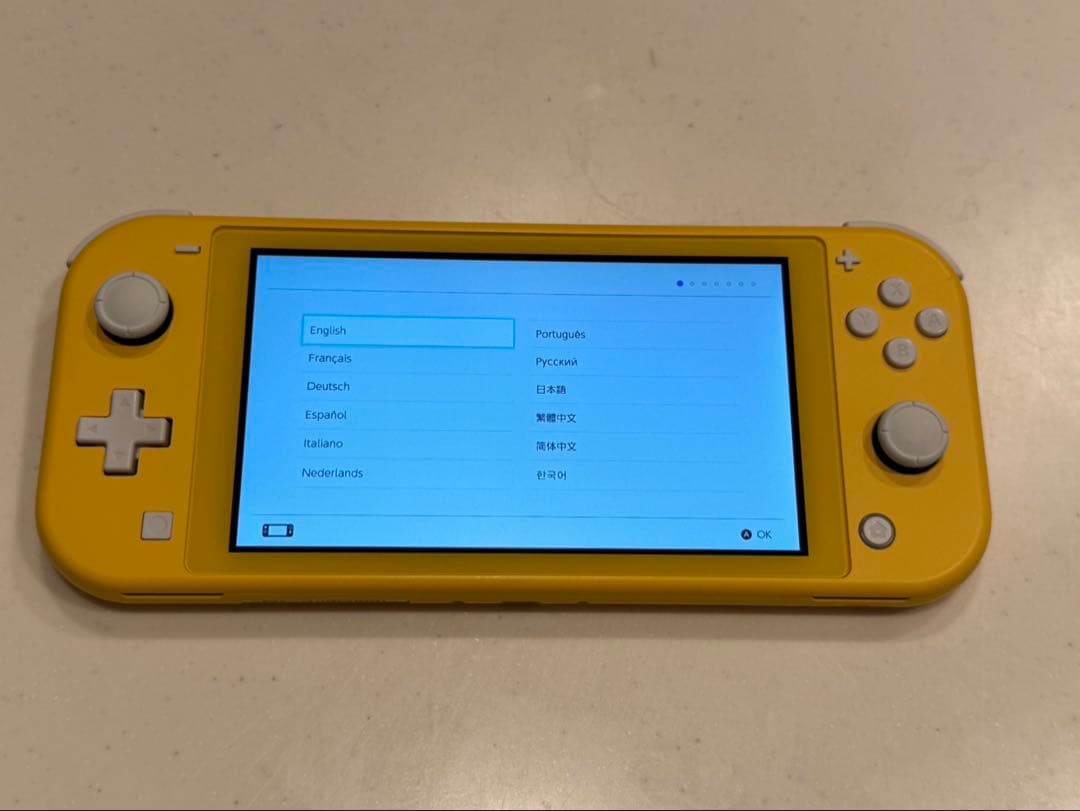 【ほぼ未使用】Switch Lite イエロー 本体・箱・充電器付き