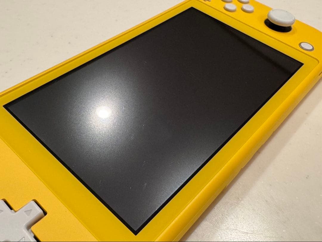【ほぼ未使用】Switch Lite イエロー 本体・箱・充電器付き