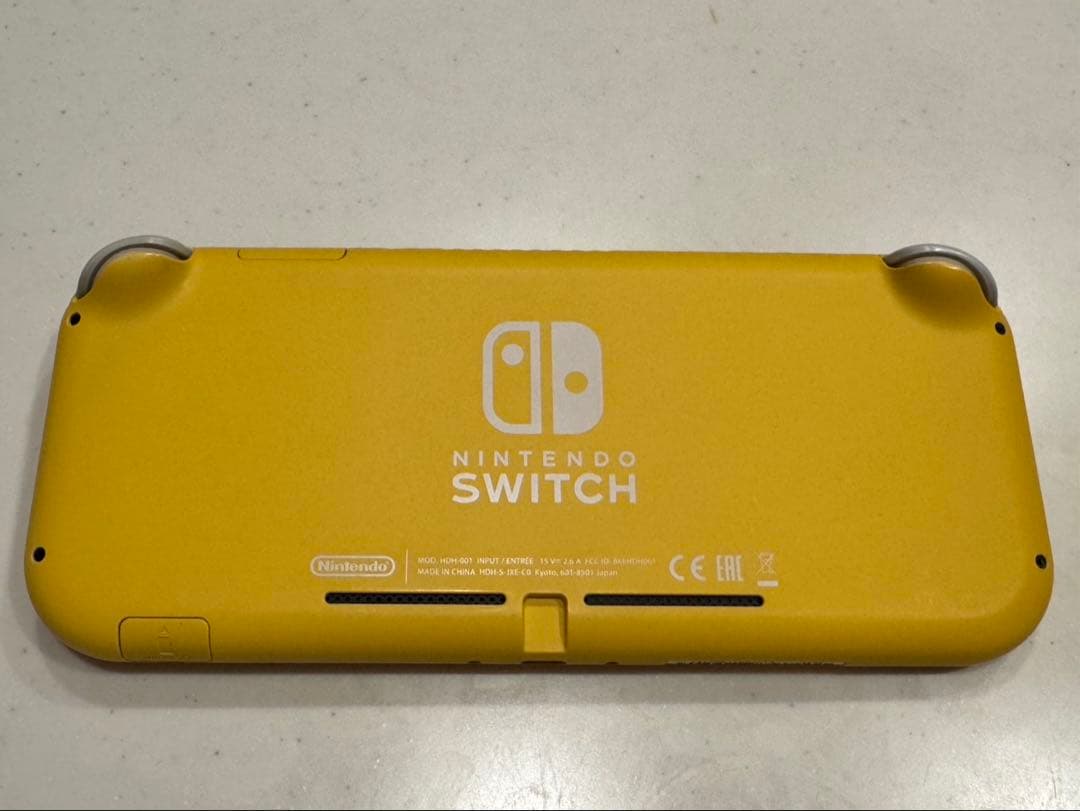 【ほぼ未使用】Switch Lite イエロー 本体・箱・充電器付き