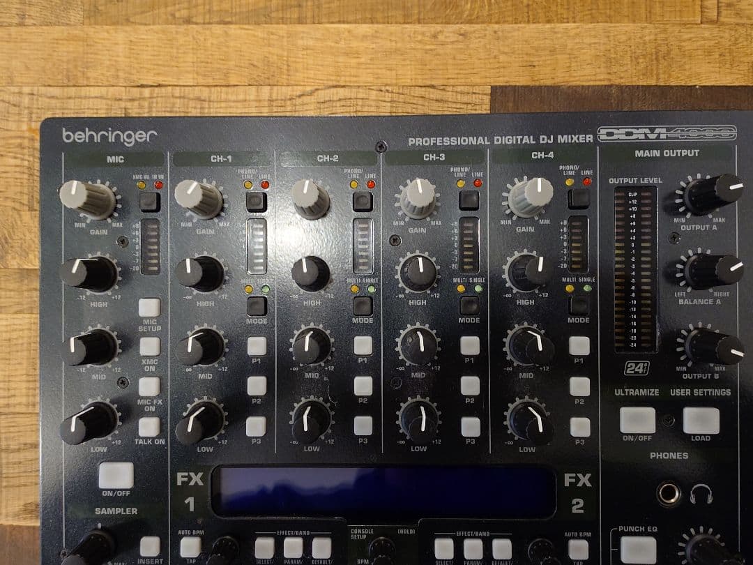 BEHRINGER / DDM4000 DJミキサー