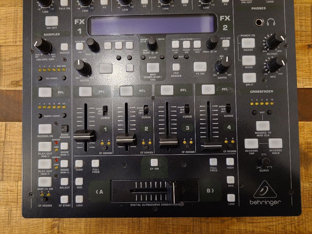 BEHRINGER / DDM4000 DJミキサー