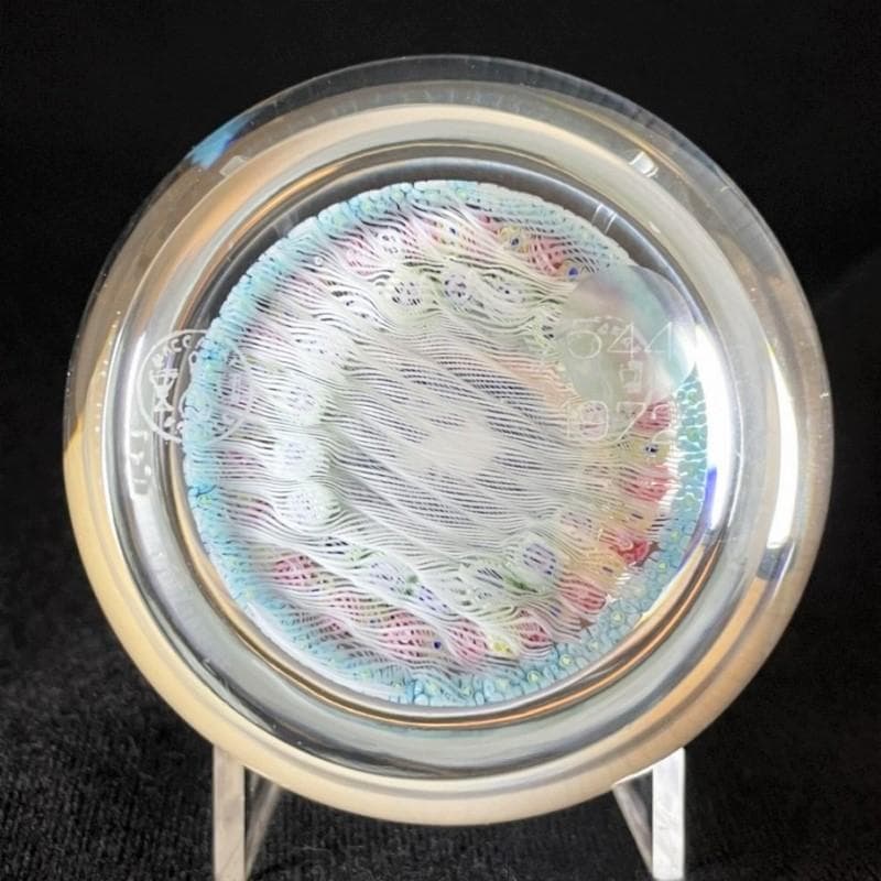 希少 1972 オールド バカラ クリスタル ペーパーウェイト（リスと千の花）