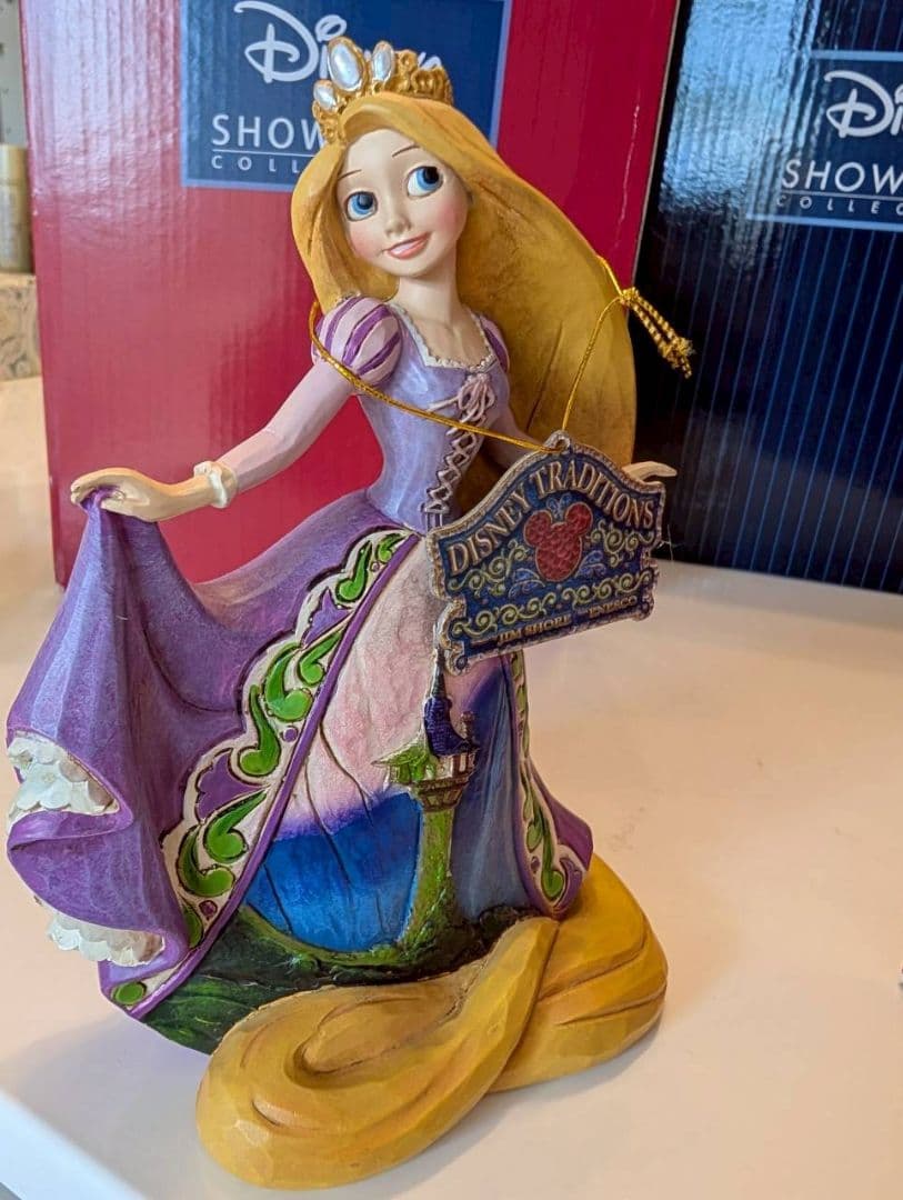 ディズニートラディション　　エネスコ　ラプンツェル　フィギュア