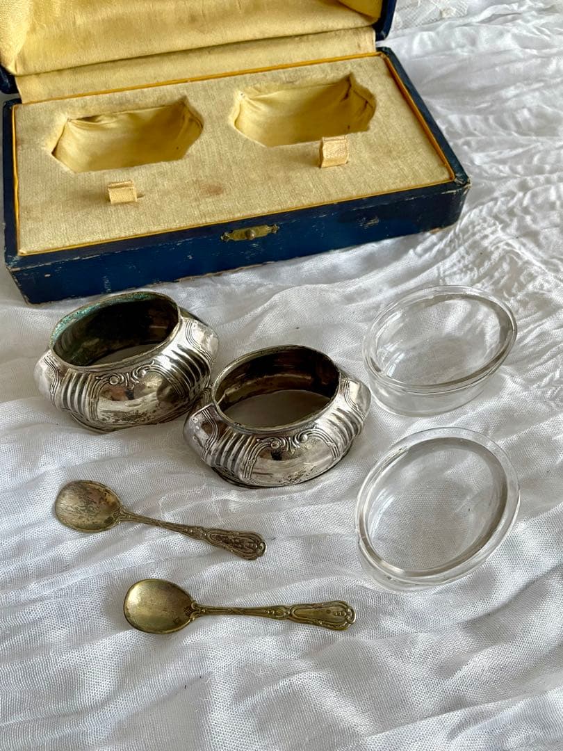 アンティーク ケース入りのサリエールset