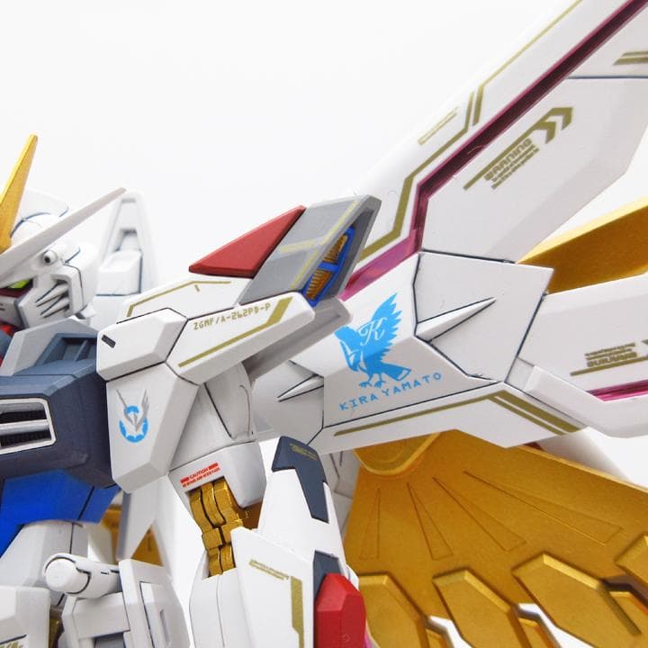 ＨＧ　マイティーストライクフリーダム　ガンダム　完成品　塗装　プラモデル