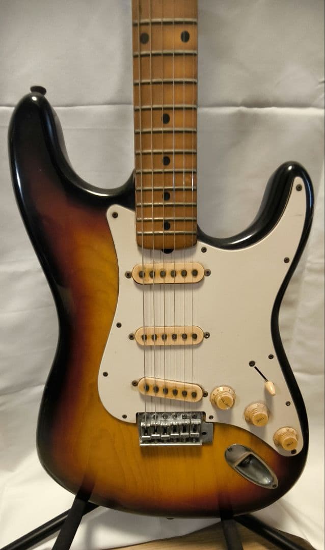 1978年YAMAHAストラトキャスターサンバースト【ネックロゴはFender】