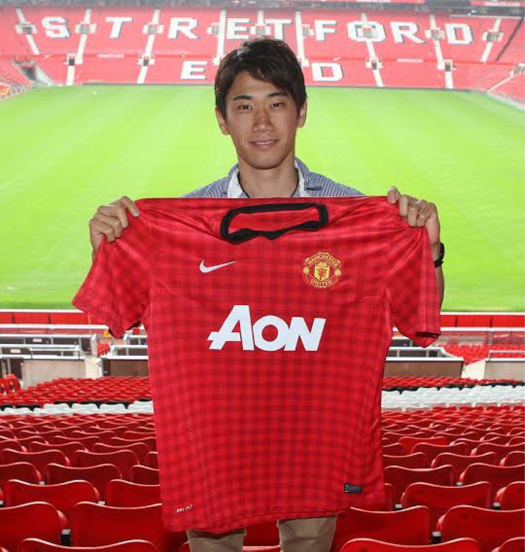 香川真司　直筆サインユニフォーム　マンチェスターユナイテッド　26番　ダグアウト