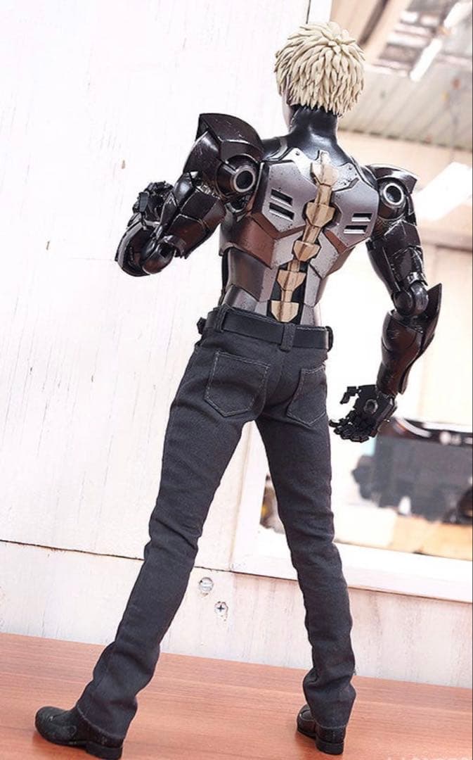 ワンパンマンのジェノスのフィギュア