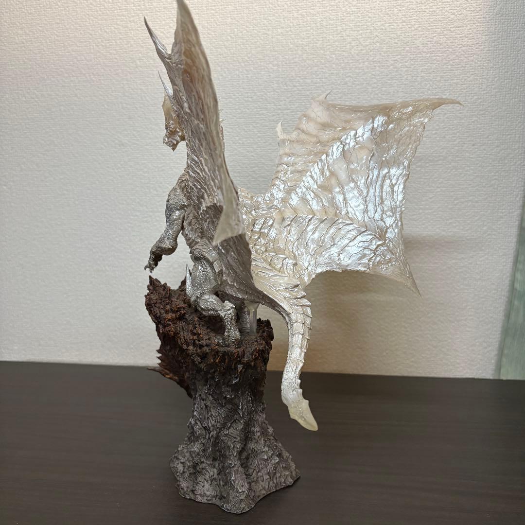 【希少品】モンスターハンター　クリエイターズモデル　クシャルダオラ　脱皮　純正