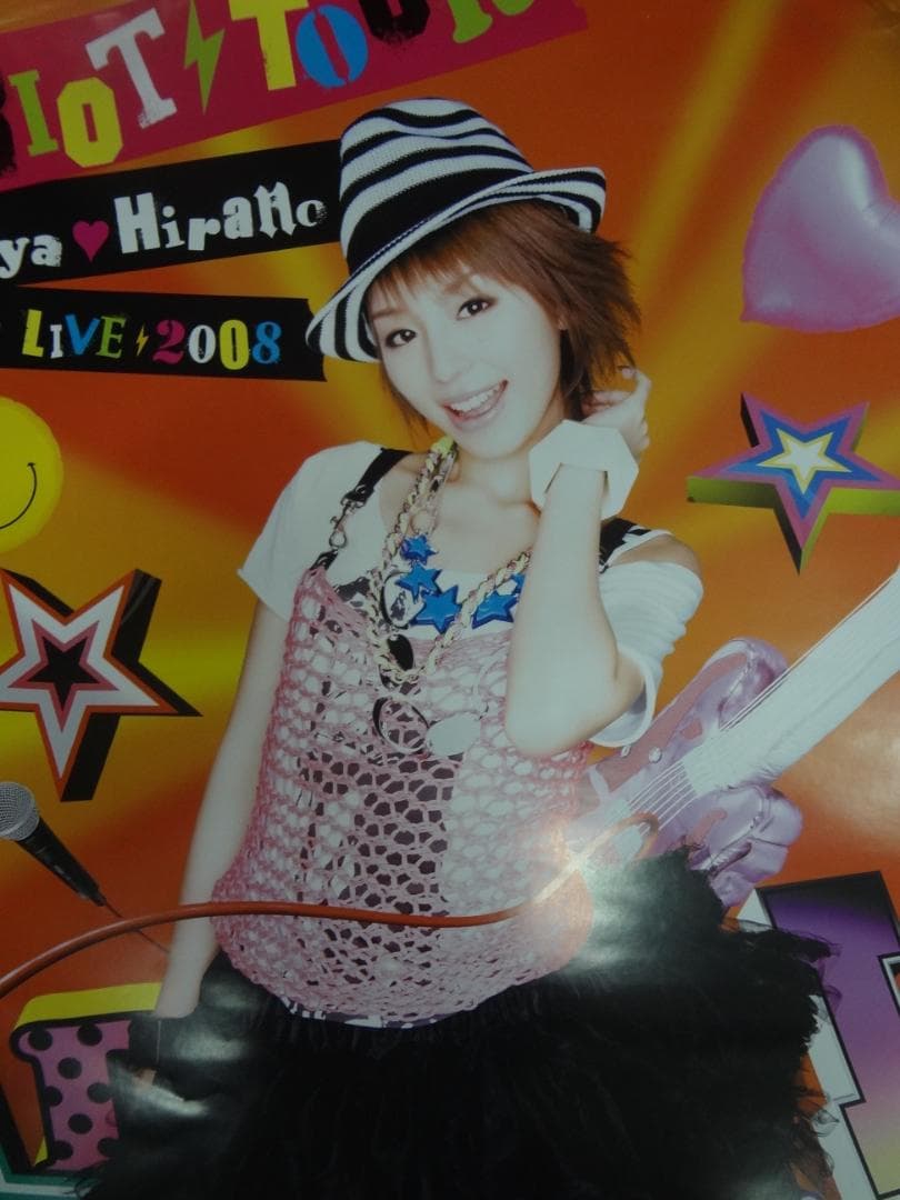 アーティスト歌手タレント・・　入手困難非売品ポスター１００枚セット