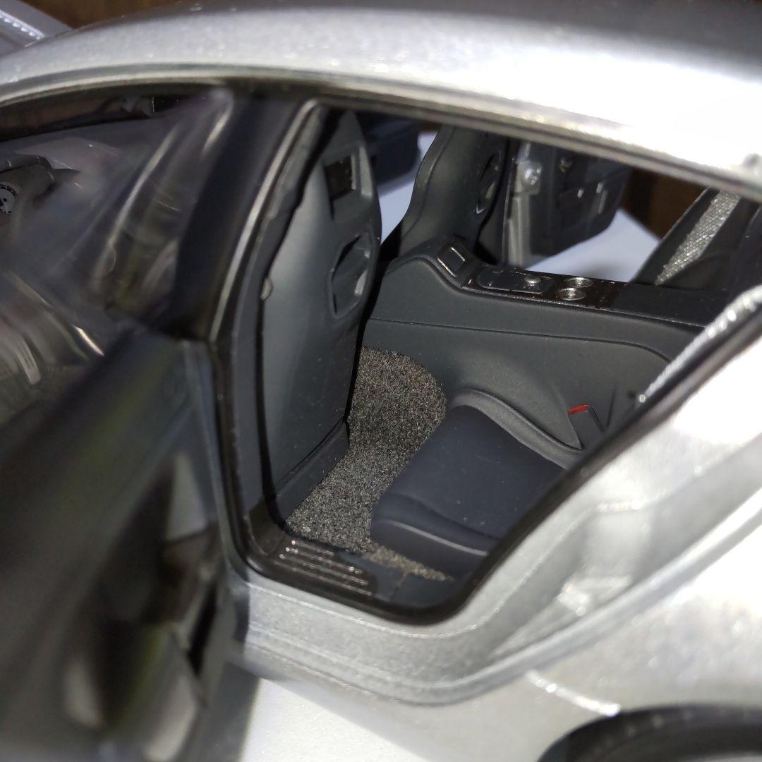 アストンマーティン ラピード シルバー 1/18 オートアート