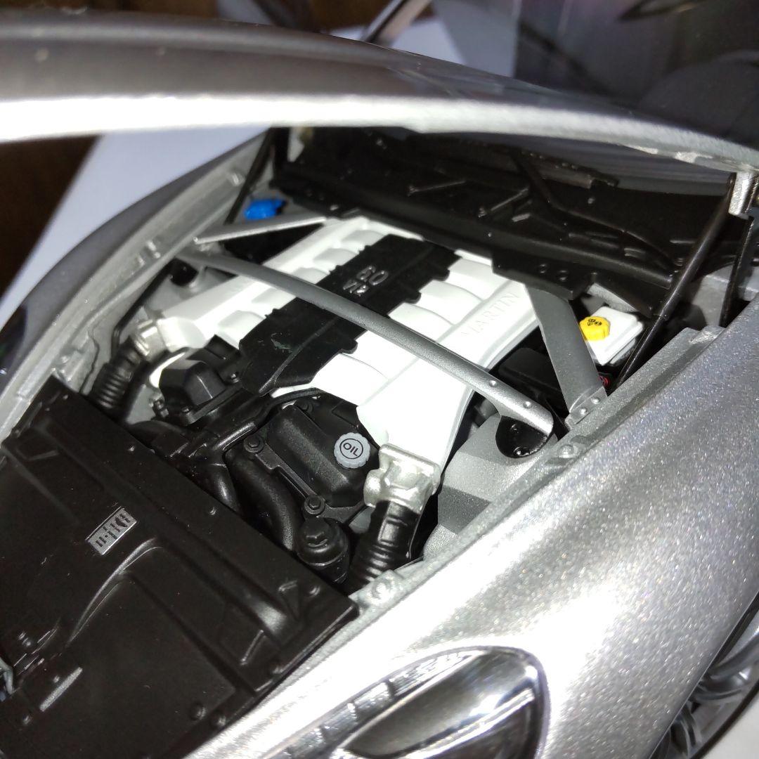 アストンマーティン ラピード シルバー 1/18 オートアート