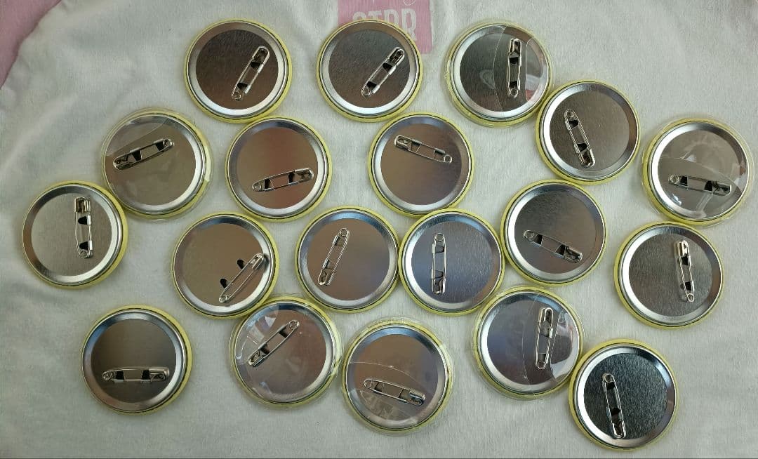 すとぷり　るぅと　缶バッチ　2024　newyear デフォ　ニューイヤー