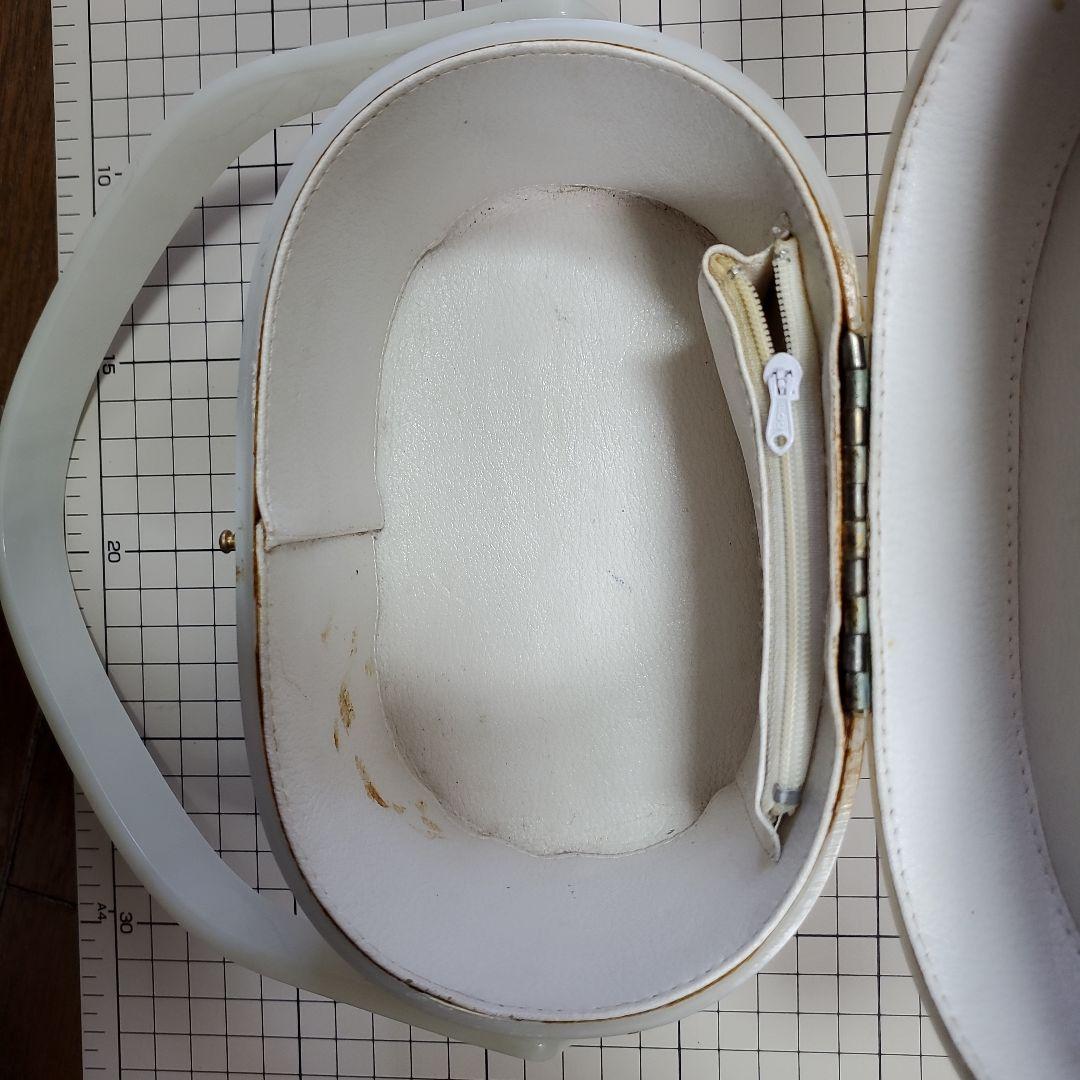 レア✨ヴィンテージ✨白いセルロイドのバッグ✨17.5cmx11cmx高さ13cm