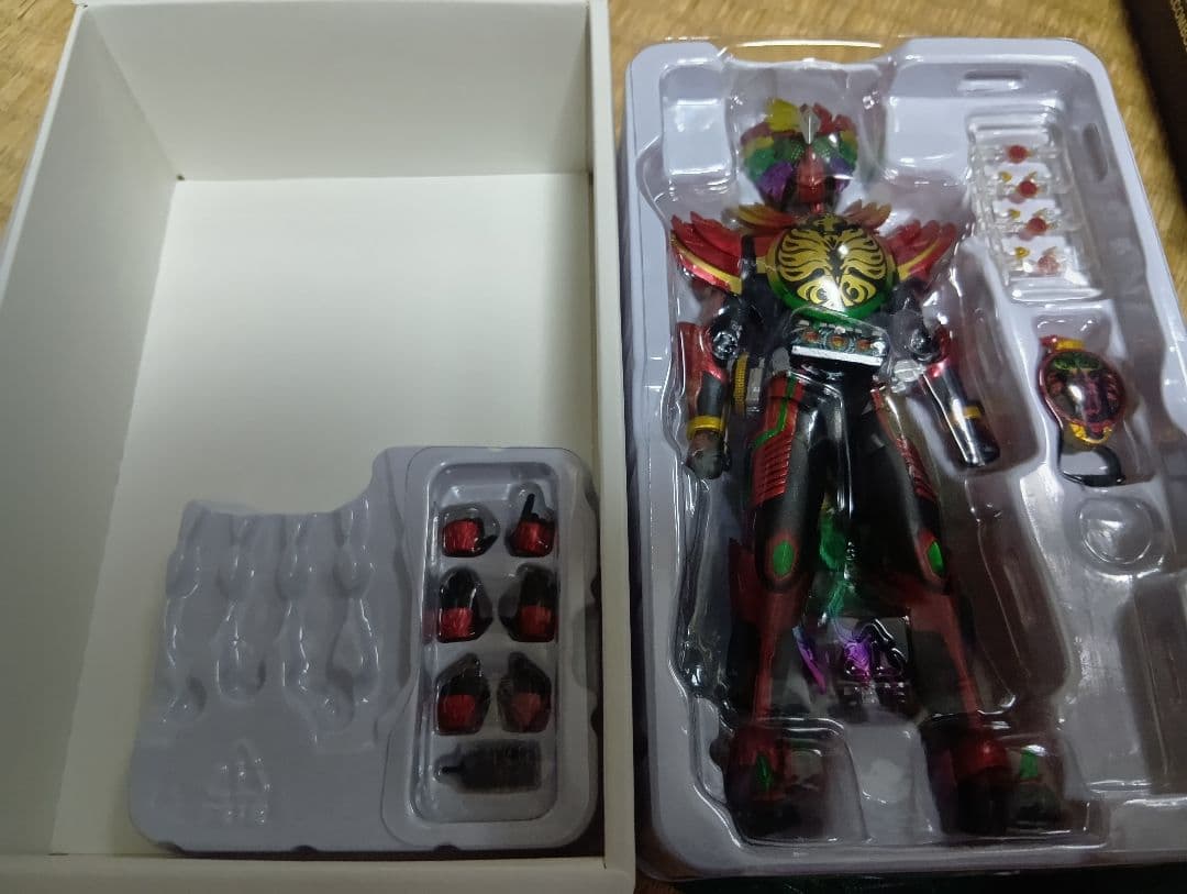 フィギュアーツ真骨彫　仮面ライダーオーズ　タジャドルコンボエタニティ