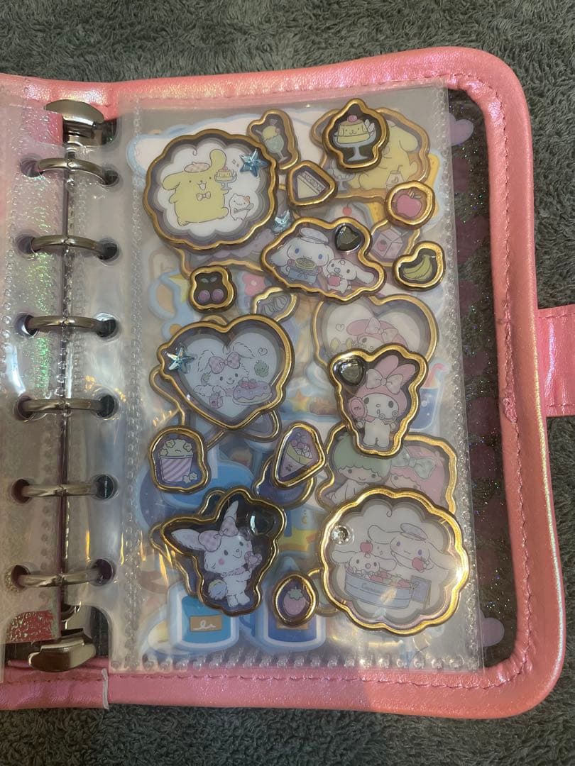【コギャルキティシール帳　バインダー付き】サンリオ　ズートピア　シール帳ランダム
