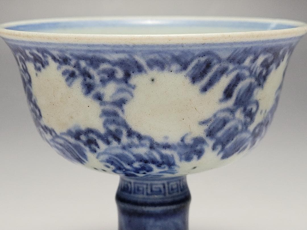 染付 神獣紋 高足杯「大明宣徳年製」銘 明清時代 幅約8.1cm