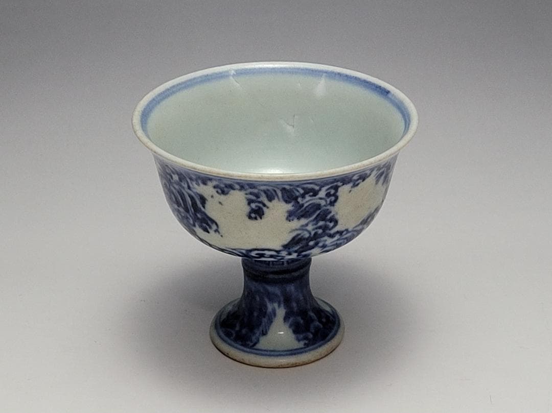 染付 神獣紋 高足杯「大明宣徳年製」銘 明清時代 幅約8.1cm