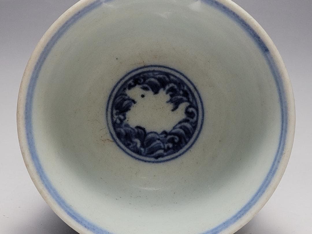 染付 神獣紋 高足杯「大明宣徳年製」銘 明清時代 幅約8.1cm