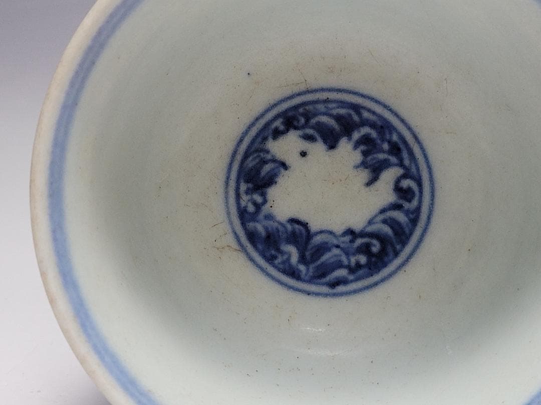 染付 神獣紋 高足杯「大明宣徳年製」銘 明清時代 幅約8.1cm