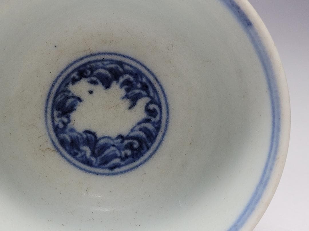 染付 神獣紋 高足杯「大明宣徳年製」銘 明清時代 幅約8.1cm