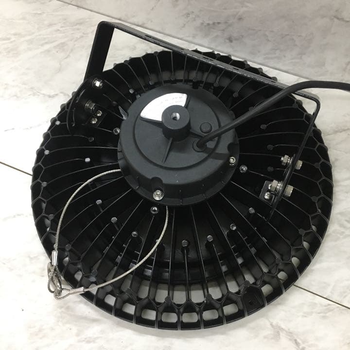 新品　200w LED 工場用　倉庫用　照明　ライト　水銀灯