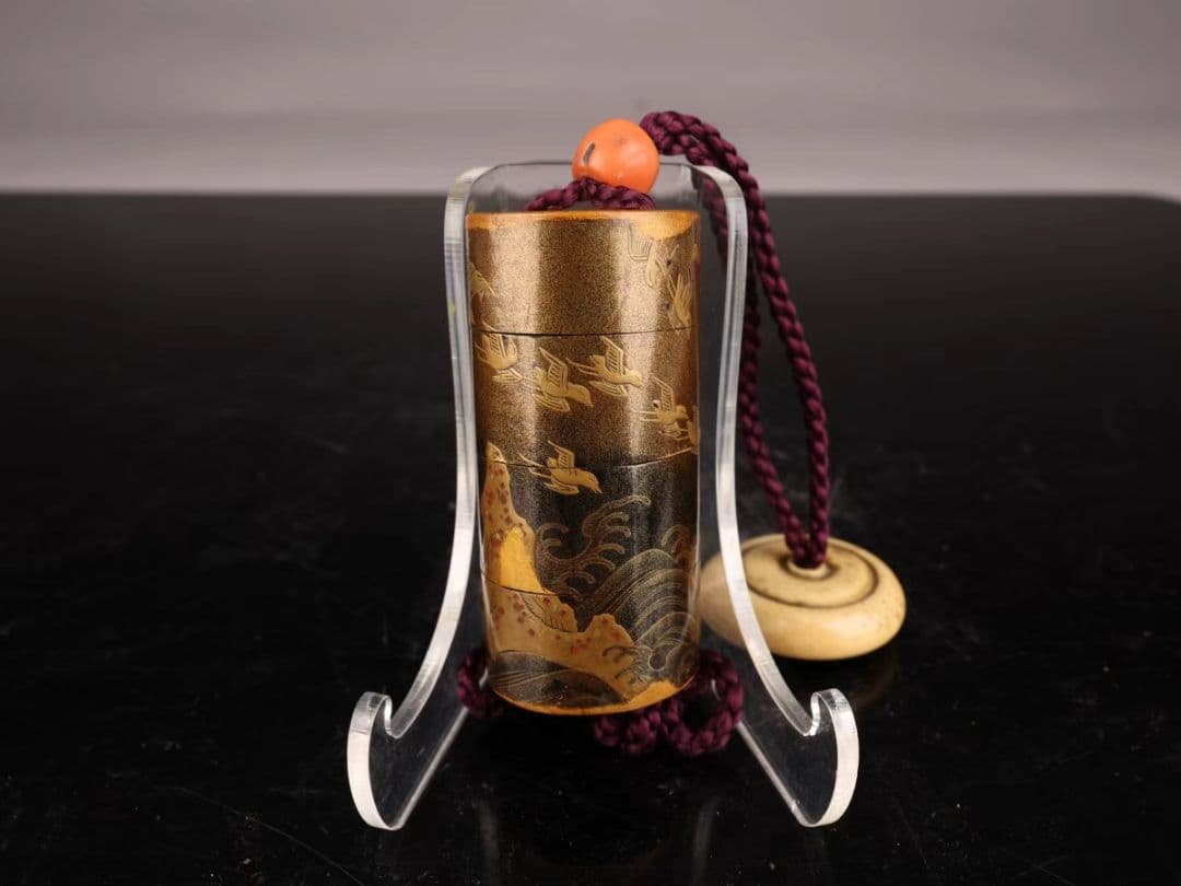 A114 【丸印籠】 金彩蒔絵 浪千鳥紋 内梨地 根付 時代のダメージあり