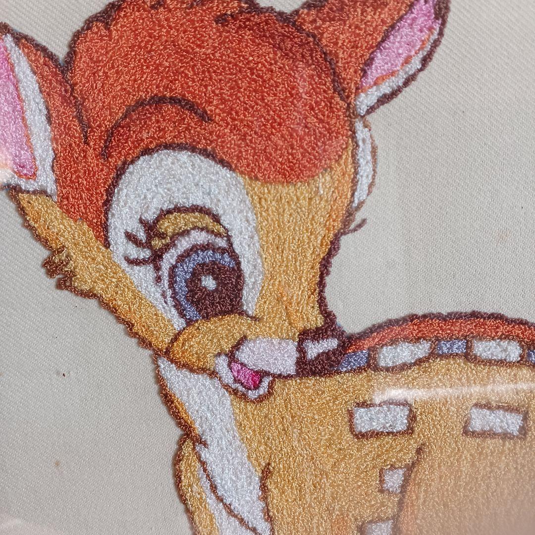 *  　バンビと　たわむれるウサギ  　*