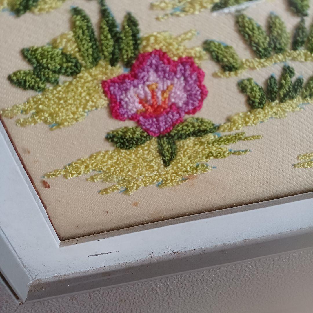 *  　バンビと　たわむれるウサギ  　*